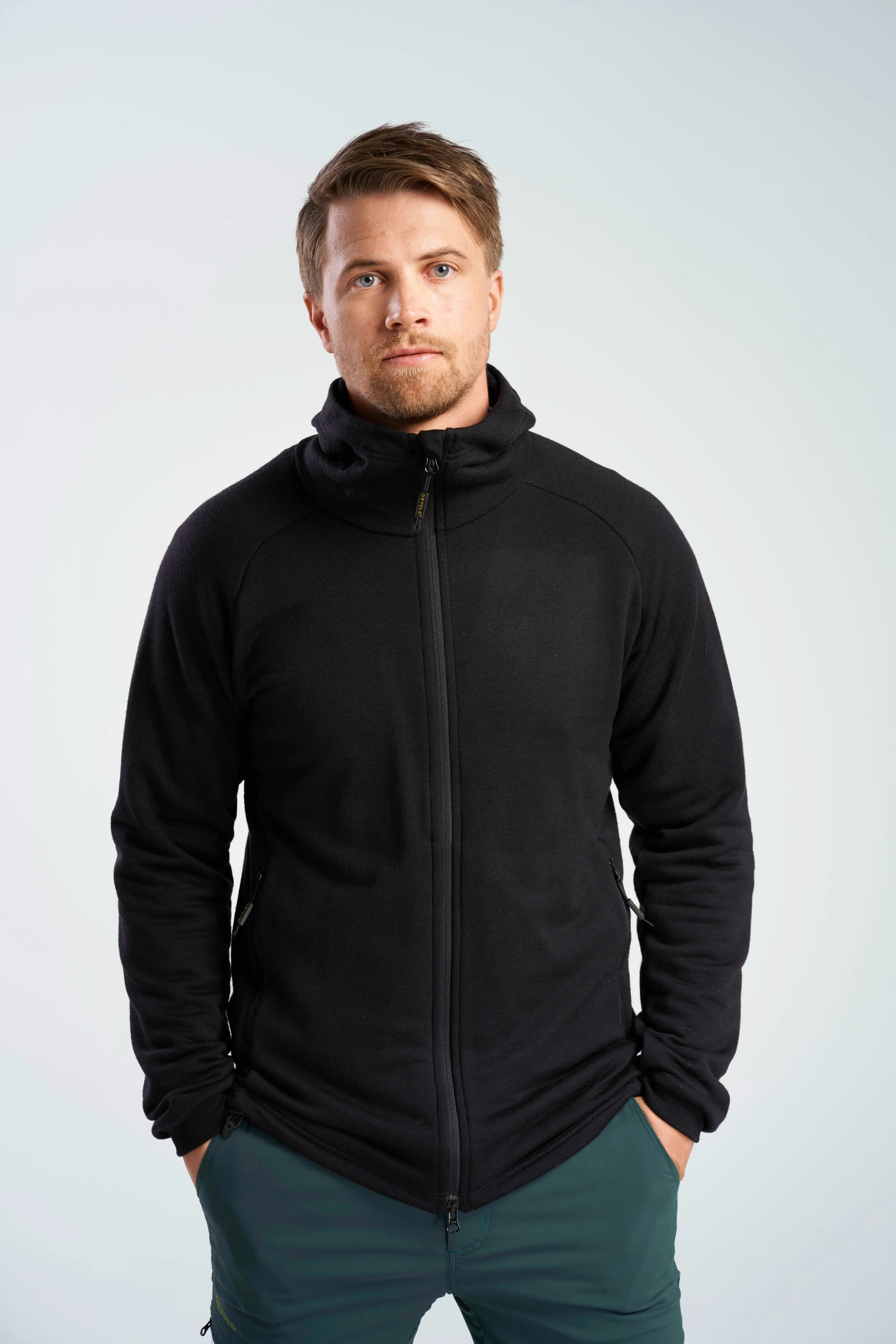 Devold Men&#x27;s Nibba Merino Jacket Hood Caviar | Buy Devold Men&#x27;s Nibba Merino Jacket Hood Caviar here | Outnorth