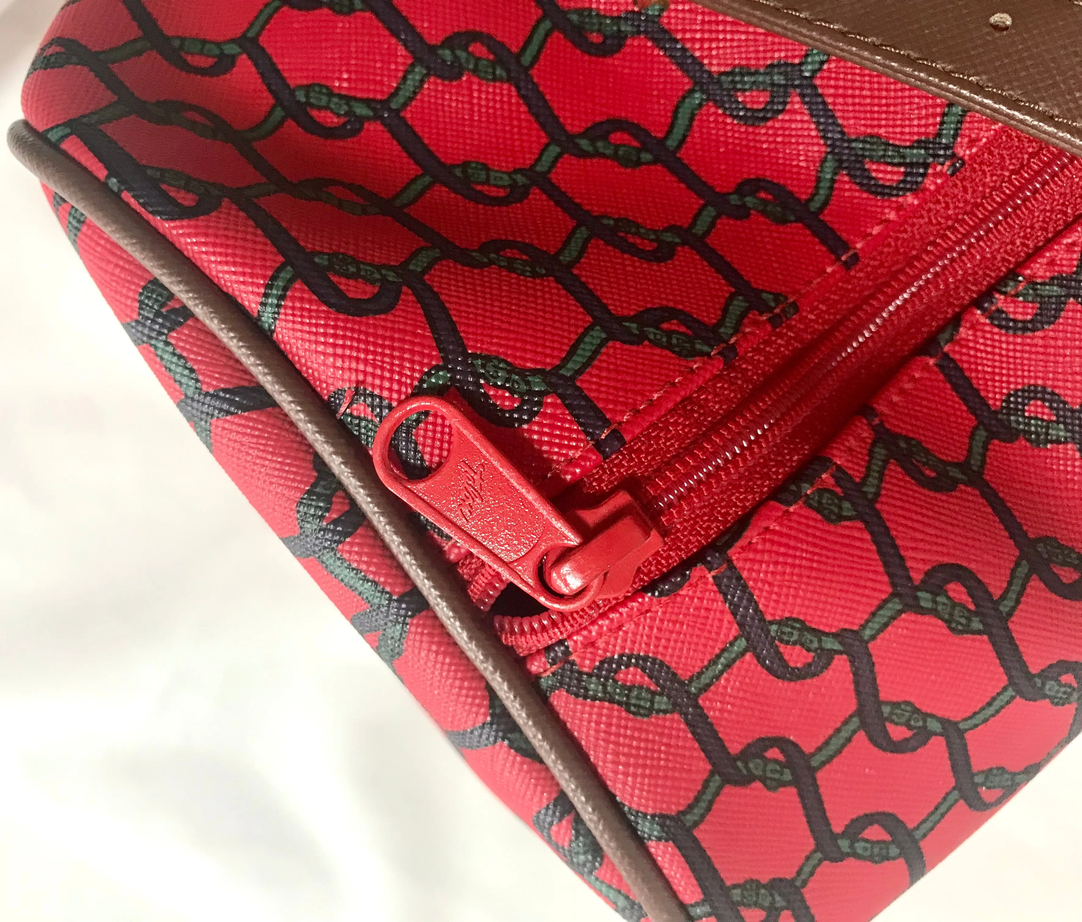 Vintage Roberta di Camerino red, green and navy duffle style purse with gold tone R logo charm. TALON zipper. 050315r2